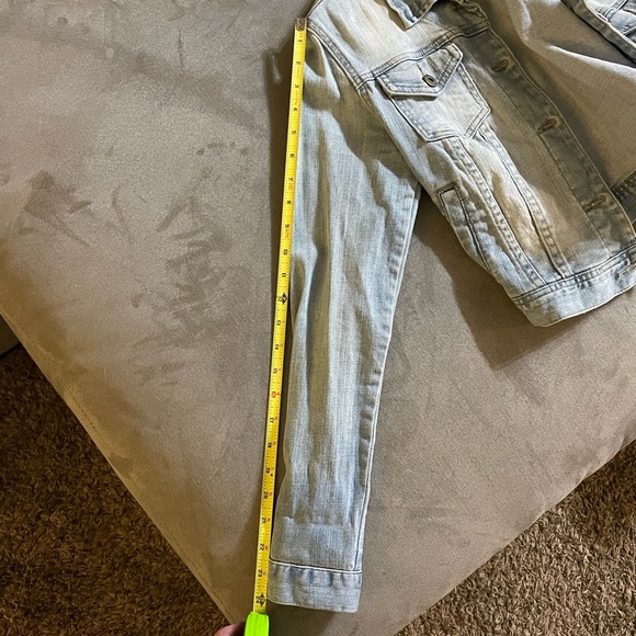 Cropped denim jean jacket - Picture 4 of 7